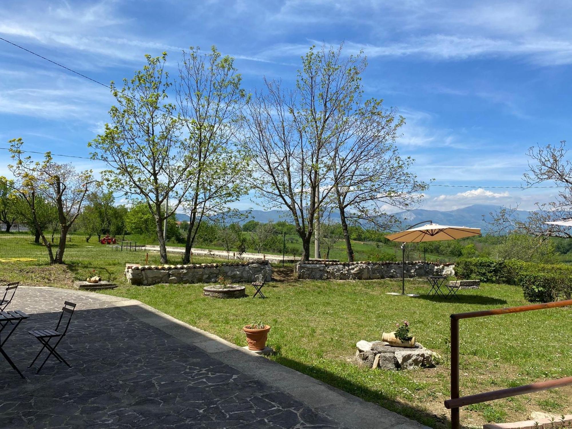 Bed&Breakfast La Ginestra Abbateggio Exterior photo